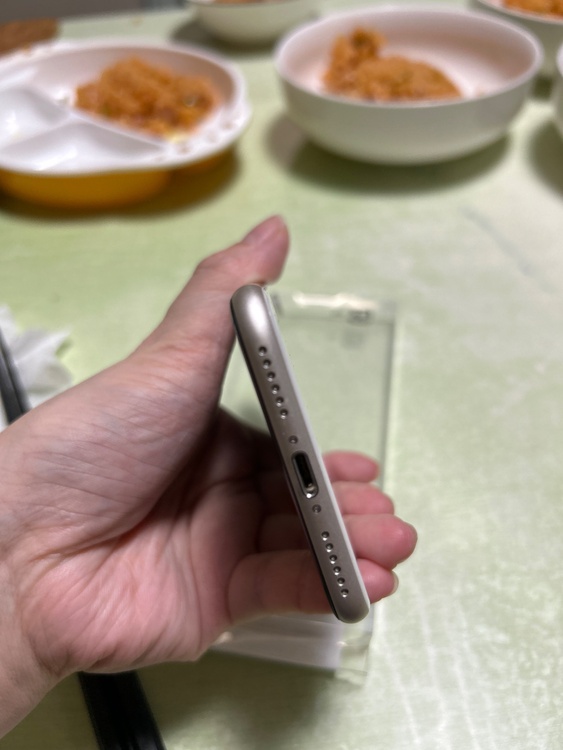 iPhone iPhone SE (第 2 世代) 128GB Softbank（スマホ）の商品画像 - 査定依頼日：2026年7月15日 - 最高査定価格：12,000円