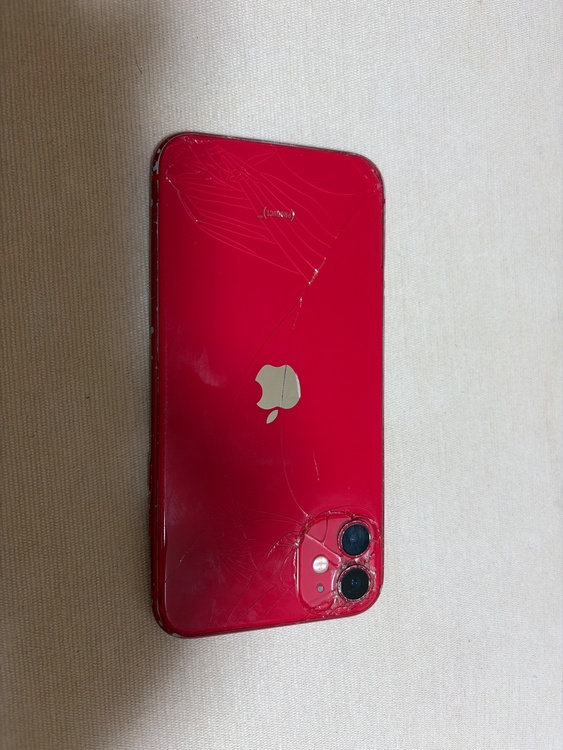 iPhone iPhone11 128GB au（スマホ）の商品画像 - 査定依頼日：2026年9月2日 - 最高査定価格：18,500円