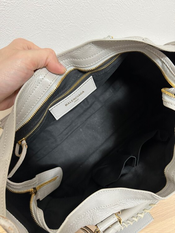 バレンシアガ  （ブランドバッグ）の商品画像 - 査定依頼日：2025年2月13日 - 最高査定価格：90,000円