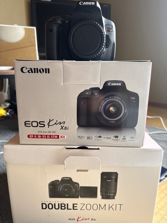 EOS Kiss x8i(w)Kit sss（カメラ）の商品画像 - 査定依頼日：2026年4月22日 - 最高査定価格：45,000円