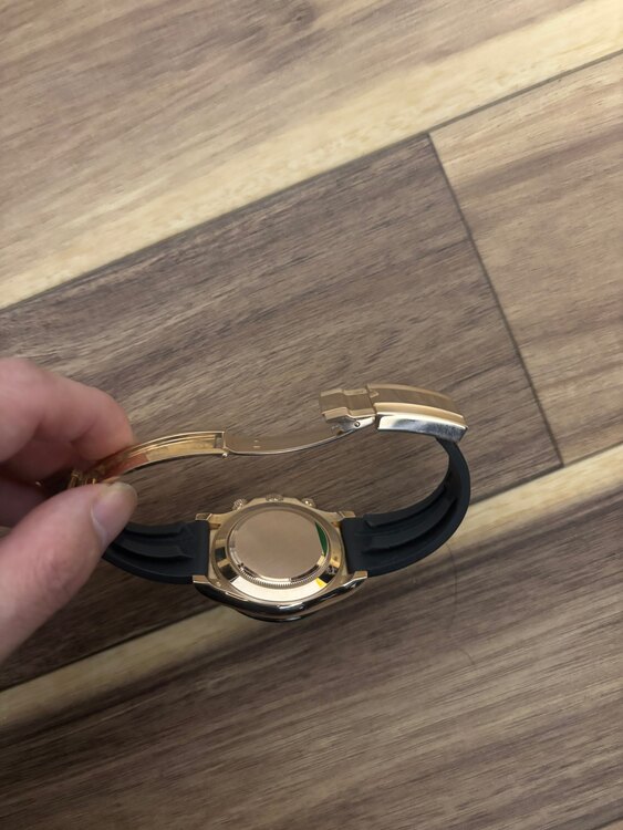 ロレックス デイトナ 116515k（高級時計）の商品画像 - 査定依頼日：2025年1月5日 - 最高査定価格：4,700,000円