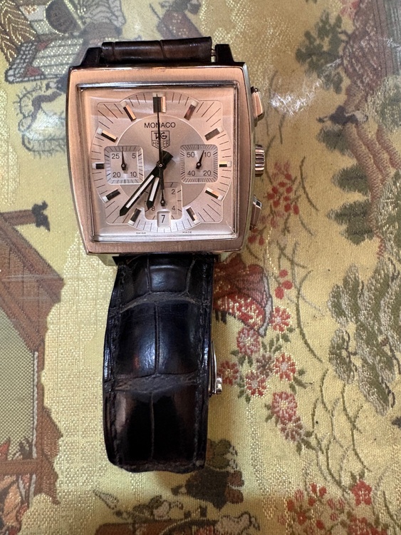 タグホイヤー モナコ c2112  HS4893（高級時計）の商品画像 - 査定依頼日：2025年12月22日 - 最高査定価格：350,000円