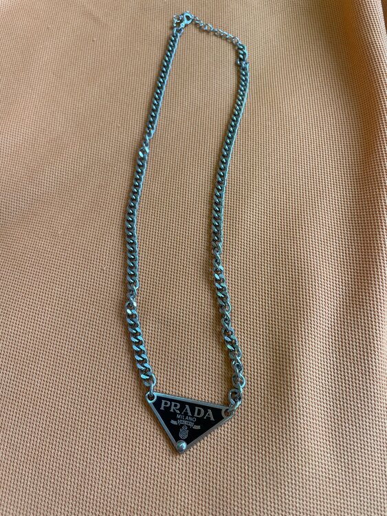 PRADAネックレス（金・貴金属）の商品画像 - 査定依頼日：2024年5月10日 - 最高査定価格：10,000円