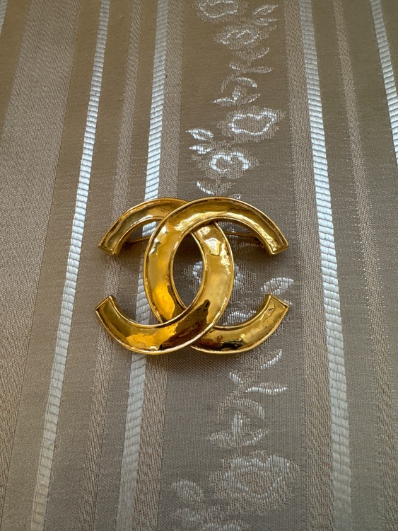 ブローチ（ブランド財布・小物）の商品画像 - 査定依頼日：2025年12月30日 - 最高査定価格：35,000円