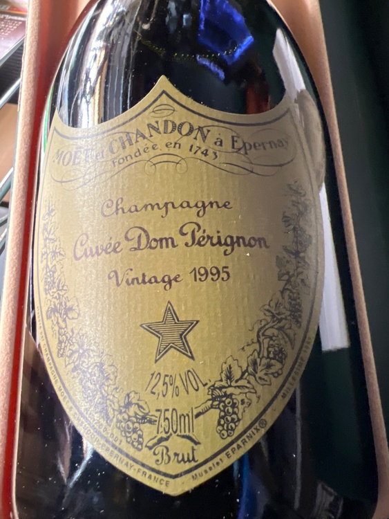 シャンパン ドン・ペリニヨン （お酒）の商品画像 - 査定依頼日：2026年1月22日 - 最高査定価格：28,000円