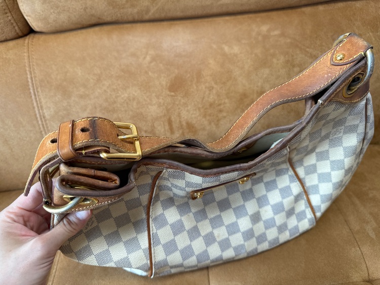 ガリエラPM ダミエ・アズール ワンショルダーバッグ ホワイト（ブランドバッグ）の商品画像 - 査定依頼日：2025年7月9日 - 最高査定価格：50,000円