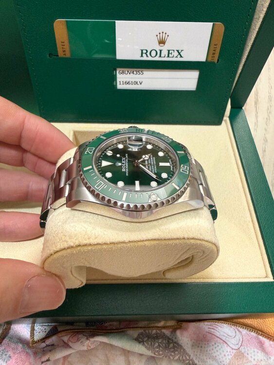サブマリーナー 116610LV SS グリーン文字盤（高級時計）の商品画像 - 査定依頼日：2026年2月9日 - 最高査定価格：3,050,000円