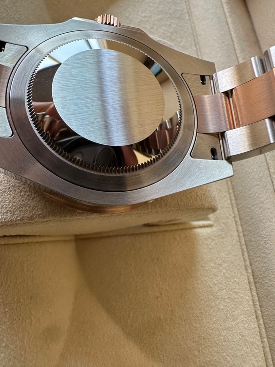 ロレックス GMTマスター 126711chnq（高級時計）の商品画像 - 査定依頼日：2025年6月5日 - 最高査定価格：2,850,000円