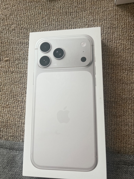 iPhone 17 Pro Max 256GB SIMフリー（スマホ）の商品画像 - 査定依頼日：2026年3月2日 - 最高査定価格：185,000円