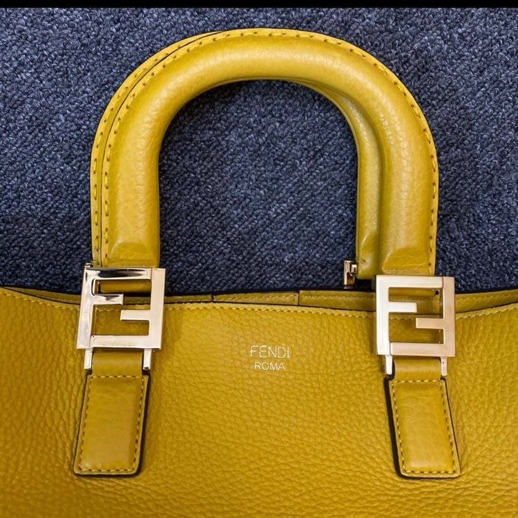 FENDI セレリアFFトート　ミディアム（ブランドバッグ）の商品画像 - 査定依頼日：2025年8月4日 - 最高査定価格：70,000円
