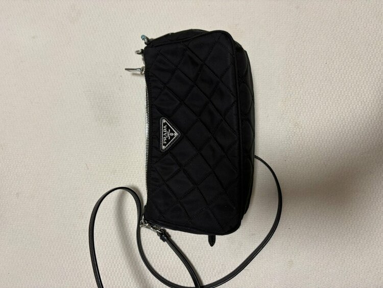 プラダ Re-Edition 2005 Re-Nylon バッグ（ブランドバッグ）の商品画像 - 査定依頼日：2026年1月20日 - 最高査定価格：120,000円