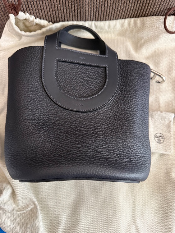 インザループ18（ブランドバッグ）の商品画像 - 査定依頼日：2025年10月31日 - 最高査定価格：580,000円