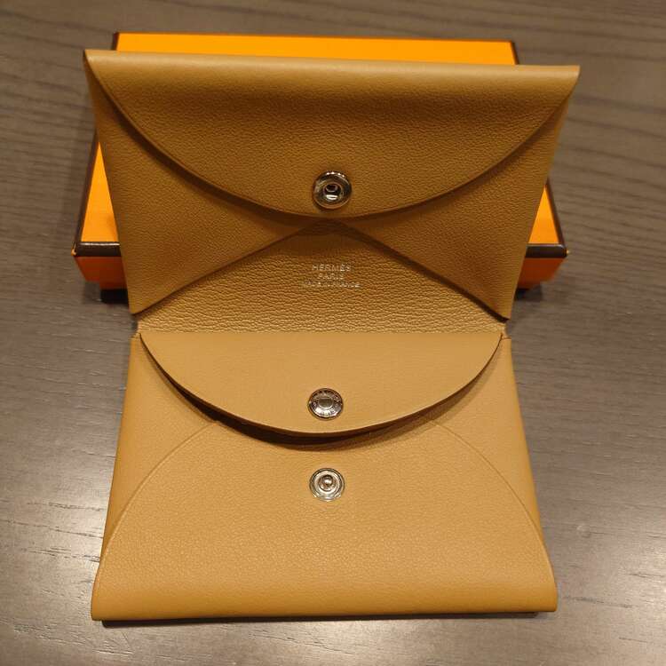 エルメス　カルヴィデュオ　インプリメ　ビスキュイ（ブランド財布・小物）の商品画像 - 査定依頼日：2025年3月6日 - 最高査定価格：100,000円