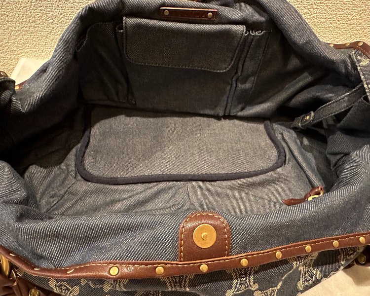 Hobo Bag MM（ブランドバッグ）の商品画像 - 査定依頼日：2023年8月11日 - 最高査定価格：33,000円