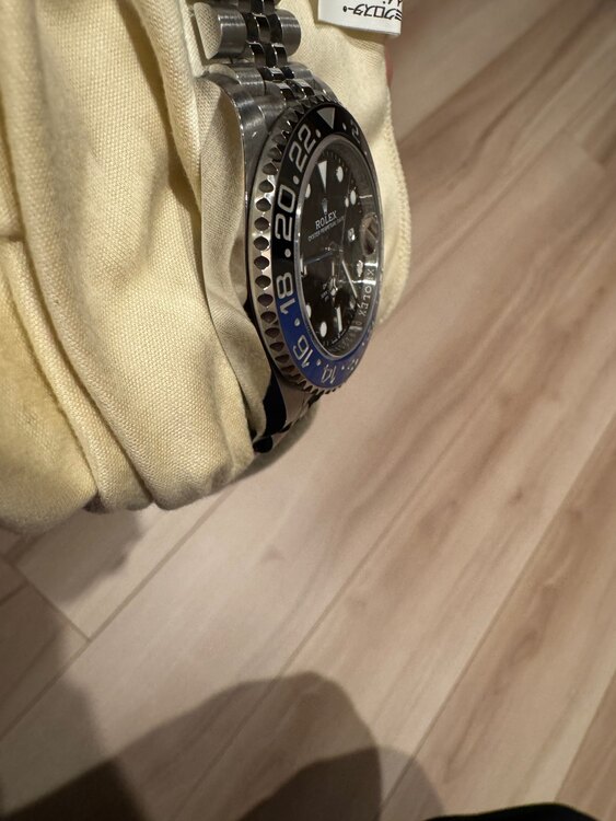 ロレックス GMTマスター 126710BLn（高級時計）の商品画像 - 査定依頼日：2025年1月10日 - 最高査定価格：2,570,000円