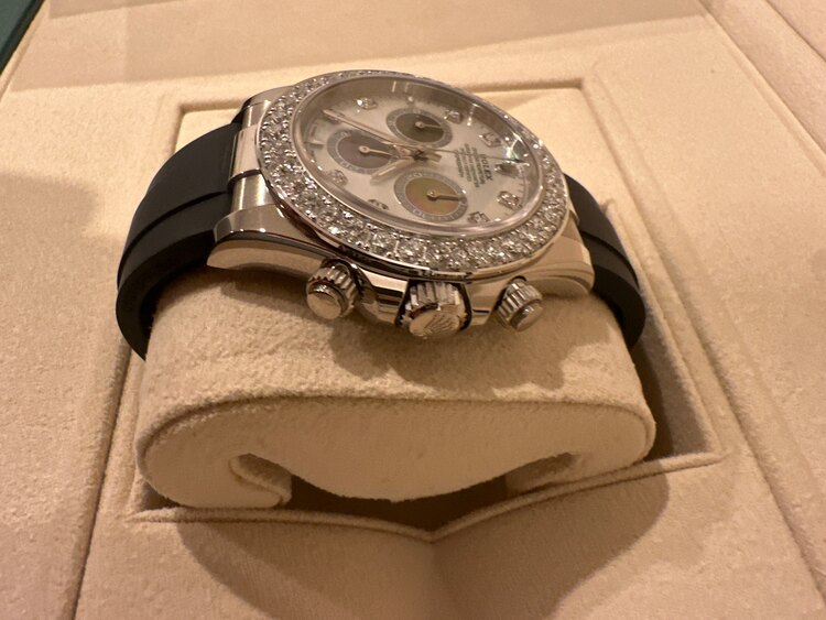 ロレックス デイトナ 126589rbq（高級時計）の商品画像 - 査定依頼日：2025年2月5日 - 最高査定価格：11,200,000円