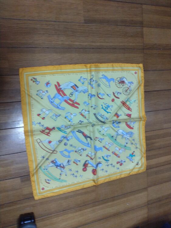 スカーフ（古着・ファッション）の商品画像 - 査定依頼日：2025年11月18日 - 最高査定価格：24,000円