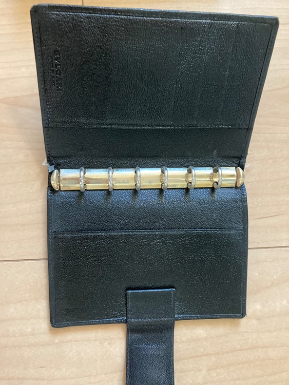 手帳（ブランド財布・小物）の商品画像 - 査定依頼日：2025年6月17日 - 最高査定価格：2,500円