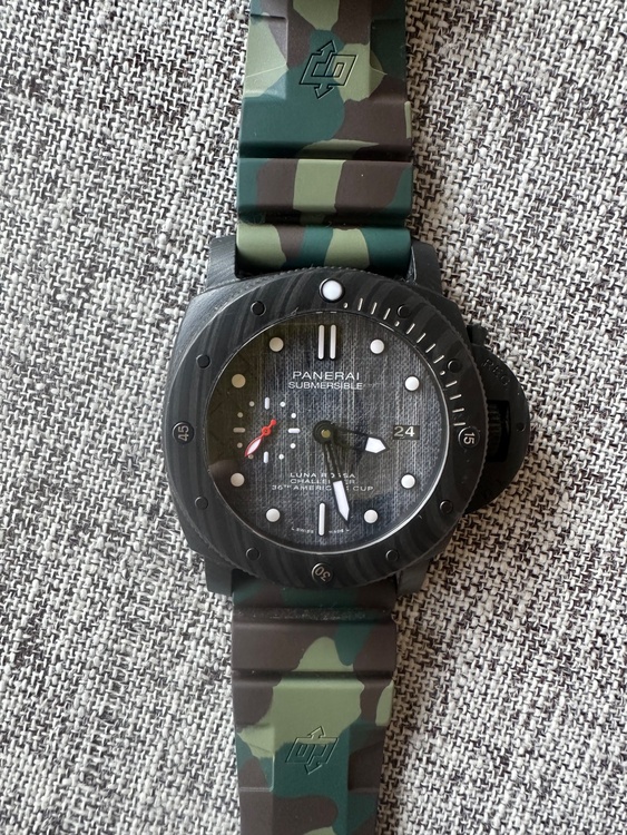 SUBMERSIBLE LUNA ROSSA - 47mm（高級時計）の商品画像 - 査定依頼日：2025年12月11日 - 最高査定価格：1,030,000円