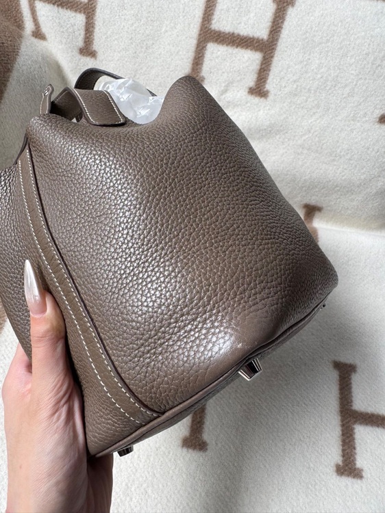 ピコタンロック18（ブランドバッグ）の商品画像 - 査定依頼日：2025年6月28日 - 最高査定価格：310,000円