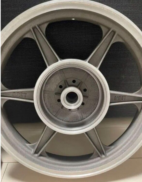 スズキ　GS400用　後期型　BEETキャストホイール 前後18インチ（バイク用品）の商品画像 - 査定依頼日：2025年3月16日 - 最高査定価格：40,000円