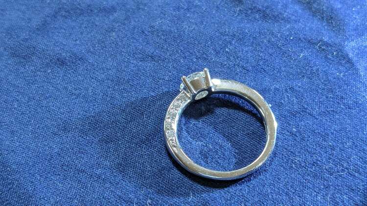 ダイヤ指輪（宝石）の商品画像 - 査定依頼日：2024年1月11日 - 最高査定価格：100,000円