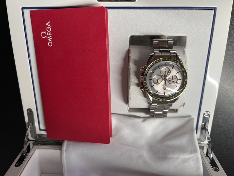 オメガ スピードマスター 5222042300600（高級時計）の商品画像 - 査定依頼日：2026年4月15日 - 最高査定価格：930,000円