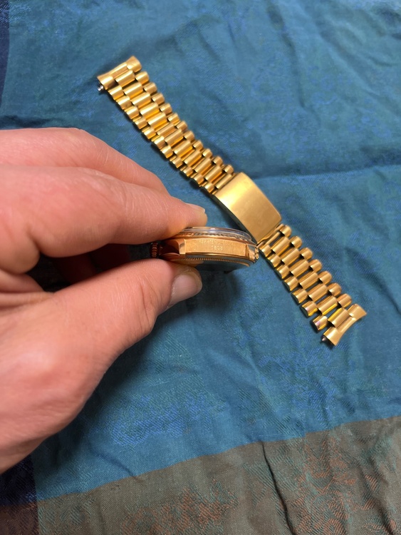 ロレックス デイデイト 180（高級時計）の商品画像 - 査定依頼日：2026年2月23日 - 最高査定価格：2,920,000円