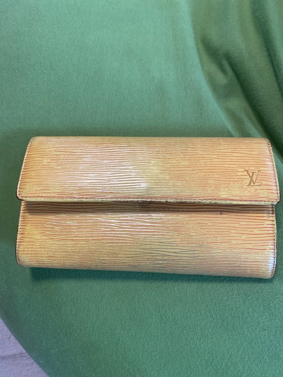 ルイヴィトン エピ （ブランドバッグ）の商品画像 - 査定依頼日：2026年4月5日 - 最高査定価格：3,000円