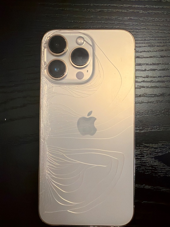 iPhone 13 Pro 128GB Softbank（スマホ）の商品画像 - 査定依頼日：2026年2月15日 - 最高査定価格：28,000円