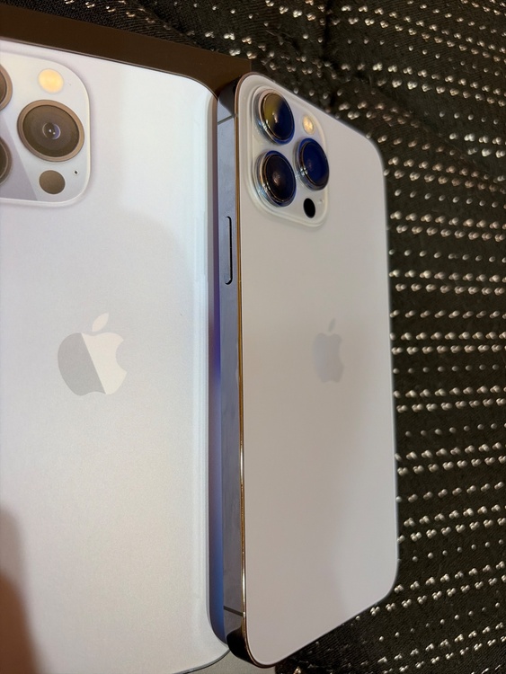 iPhone 13 Pro Max 256GB au（スマホ）の商品画像 - 査定依頼日：2026年3月31日 - 最高査定価格：51,000円