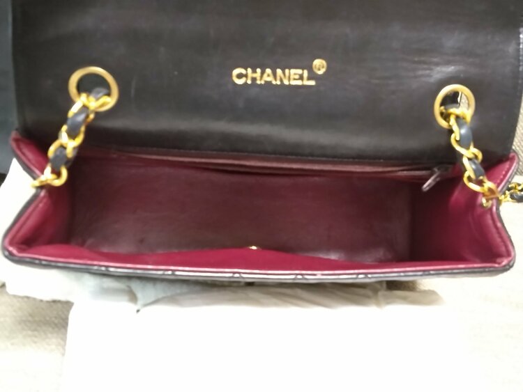 マトラッセハーフムーン（ブランドバッグ）の商品画像 - 査定依頼日：2026年1月28日 - 最高査定価格：350,000円