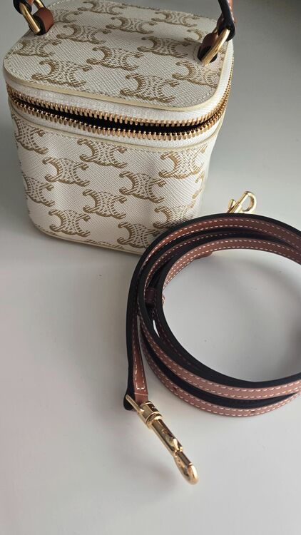 セリーヌ  （ブランドバッグ）の商品画像 - 査定依頼日：2025年10月28日 - 最高査定価格：100,000円