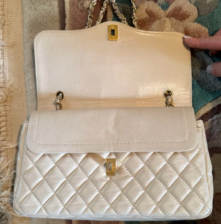 CHANEL アイボリー キルティング ショルダーバッグ（ブランドバッグ）の商品画像 - 査定依頼日：2025年7月30日 - 最高査定価格：200,000円