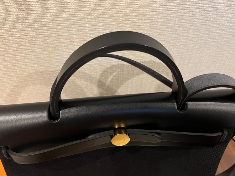 バッグ 《エールバッグ・ジップ》 31 ルトゥルネ （ブランドバッグ）の商品画像 - 査定依頼日：2025年8月10日 - 最高査定価格：370,000円