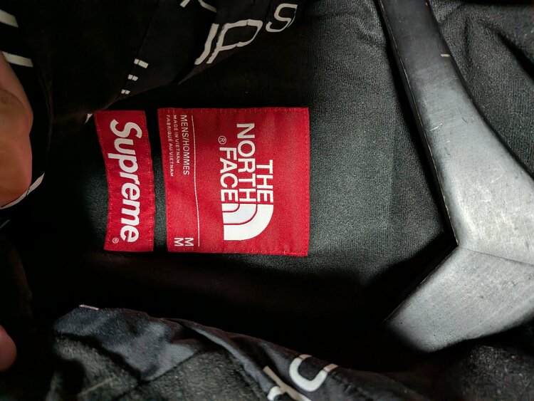 シュプリーム　ノースフェイス　マウンテンパーカー（古着・ファッション）の商品画像 - 査定依頼日：2026年1月4日 - 最高査定価格：25,000円