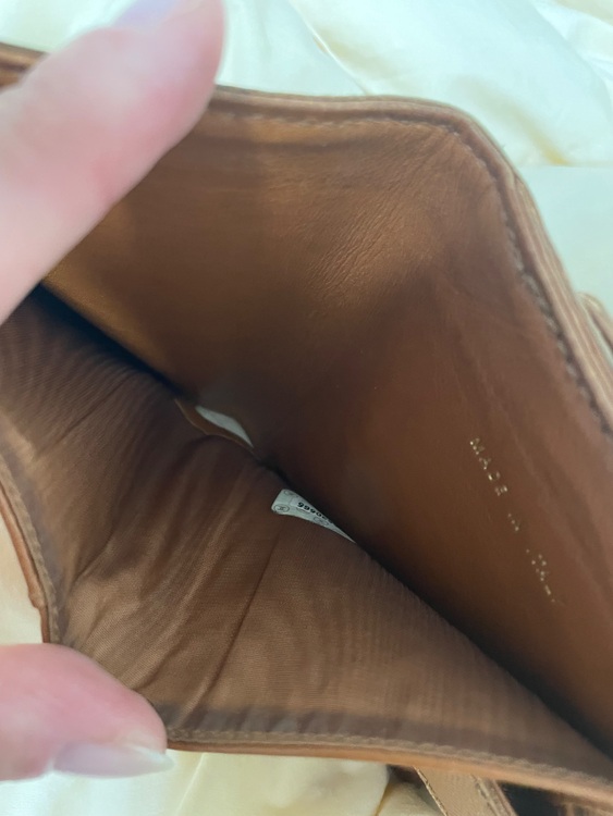 二つ折り財布（ブランド財布・小物）の商品画像 - 査定依頼日：2025年11月16日 - 最高査定価格：7,000円