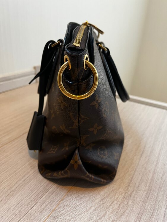 フラワージップトート（ブランドバッグ）の商品画像 - 査定依頼日：2025年1月5日 - 最高査定価格：130,000円