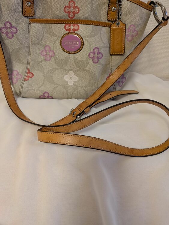 2wayショルダーバッグシグネチャー花柄（ブランドバッグ）の商品画像 - 査定依頼日：2025年11月6日 - 最高査定価格：2,500円