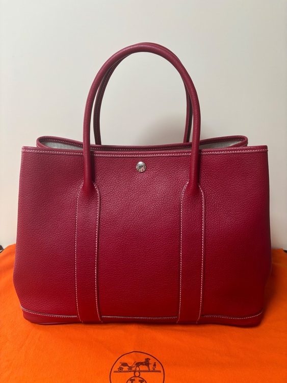 ネゴンダ（ブランドバッグ）の商品画像 - 査定依頼日：2025年10月9日 - 最高査定価格：300,000円