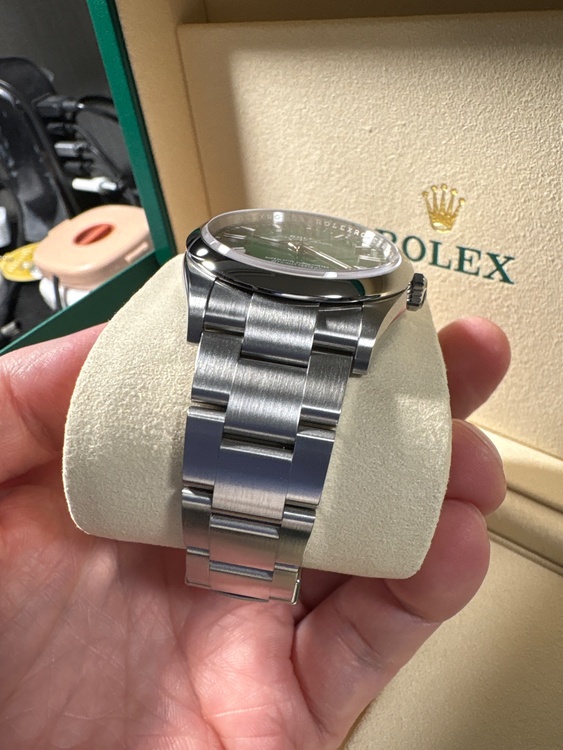 オイスターパーペチュアル36 グリーン（高級時計）の商品画像 - 査定依頼日：2025年12月24日 - 最高査定価格：1,380,000円