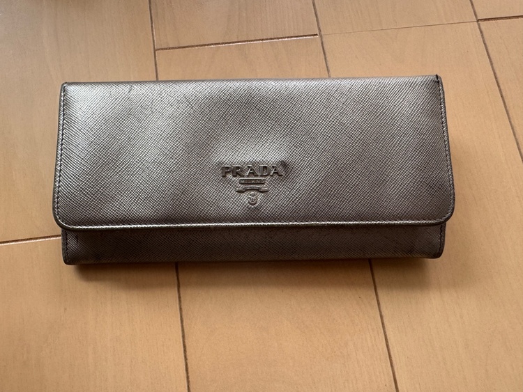 プラダ　長財布（ブランド財布・小物）の商品画像 - 査定依頼日：2026年10月11日 - 最高査定価格：3,000円