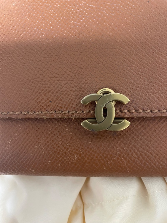 二つ折り財布（ブランド財布・小物）の商品画像 - 査定依頼日：2025年11月16日 - 最高査定価格：7,000円