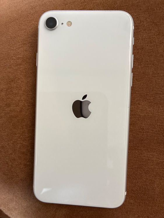iPhone iPhone SE (第 3 世代) 64GB docomo（スマホ）の商品画像 - 査定依頼日：2026年9月15日 - 最高査定価格：14,000円