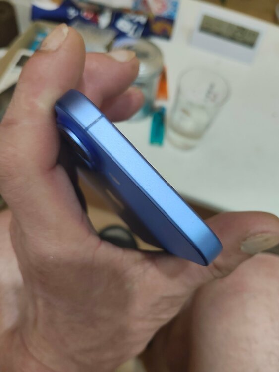 iPhone iPhone 16 128GB au（スマホ）の商品画像 - 査定依頼日：2026年7月15日 - 最高査定価格：80,000円