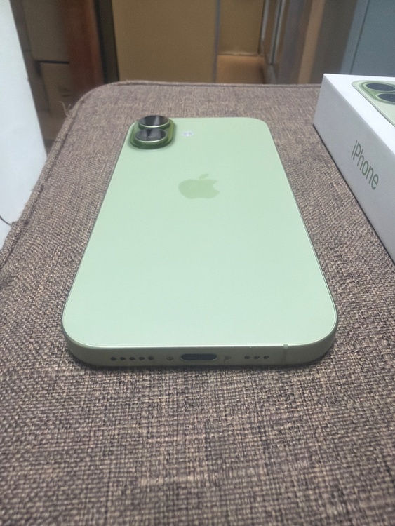 iPhone17 512gb セージ（スマホ）の商品画像 - 査定依頼日：2026年5月2日 - 最高査定価格：131,000円