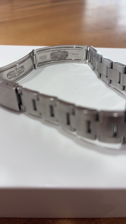 オイスターパーペチュアルブラックSS オイスター77080（高級時計）の商品画像 - 査定依頼日：2025年9月24日 - 最高査定価格：600,000円