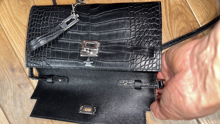 ケリーロング／ケリーウォレット（ブランドバッグ）の商品画像 - 査定依頼日：2026年1月23日 - 最高査定価格：1,500,000円