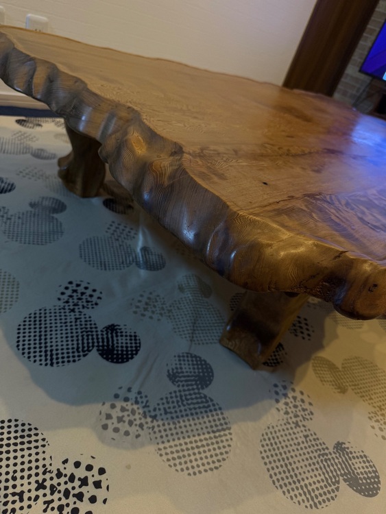 屋久杉テーブル（美術品・骨董品）の商品画像 - 査定依頼日：2025年11月26日 - 最高査定価格：55,000円