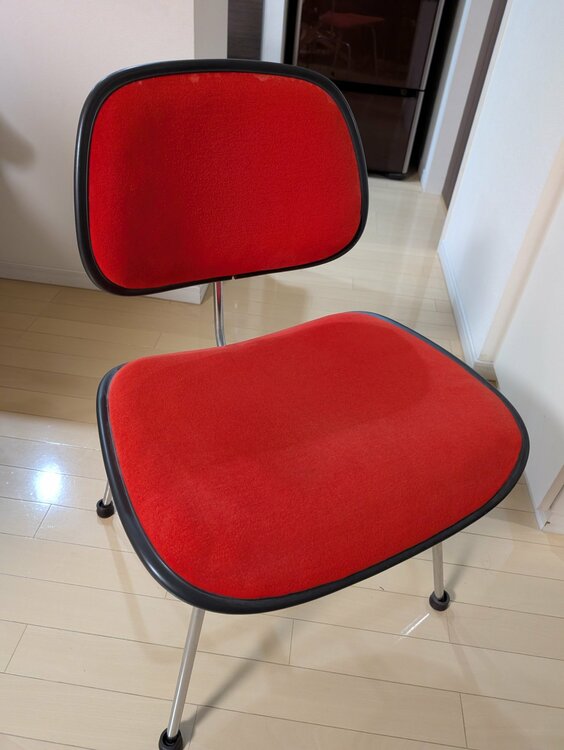 Herman Millerのイームズチェア（家具・寝具）の商品画像 - 査定依頼日：2026年5月6日 - 最高査定価格：10,000円